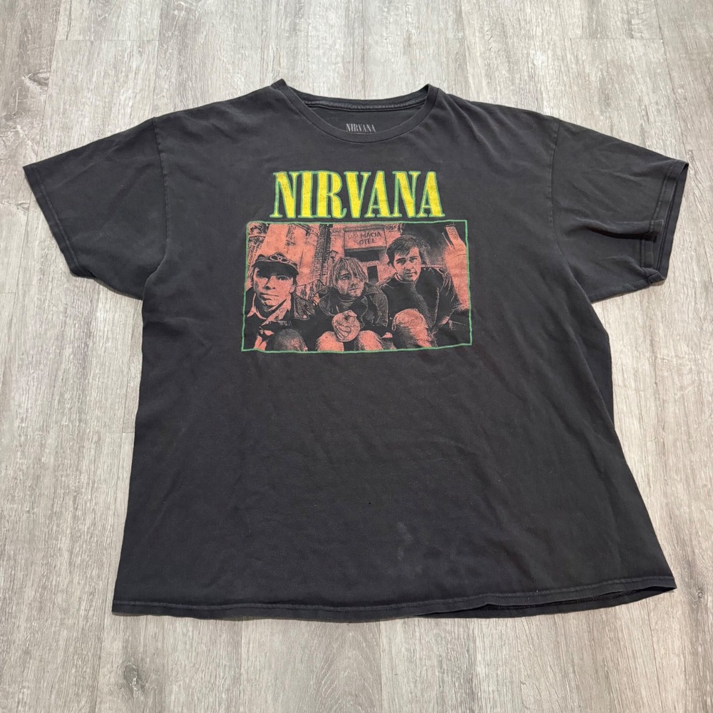 Nirvana Band T-Shirt Mens XL Black Graphic Tee Kurt Cobain Grunge Rock Shirt
